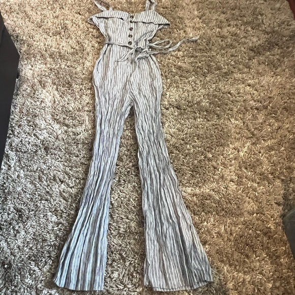 American eagle adorable striped jumpsuit with tie waist - Picture 2 of 4